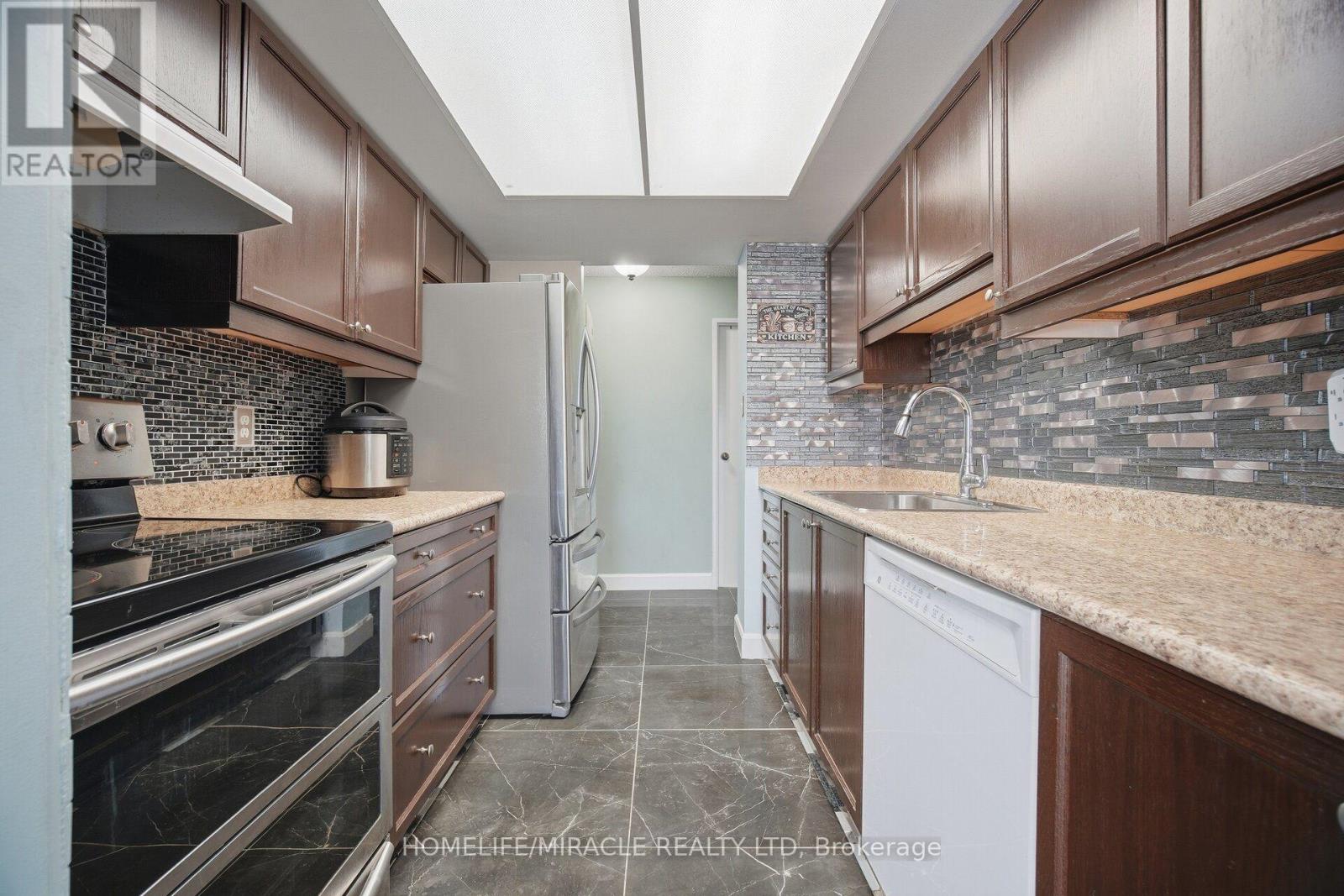 #206 1 ROWNTREE ROAD - 23