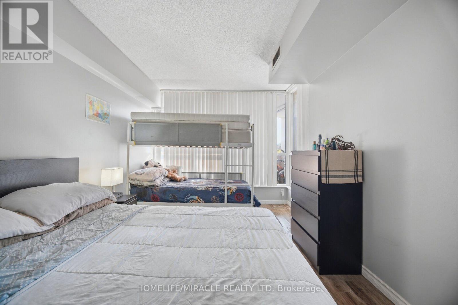 #206 1 ROWNTREE ROAD - Image 33