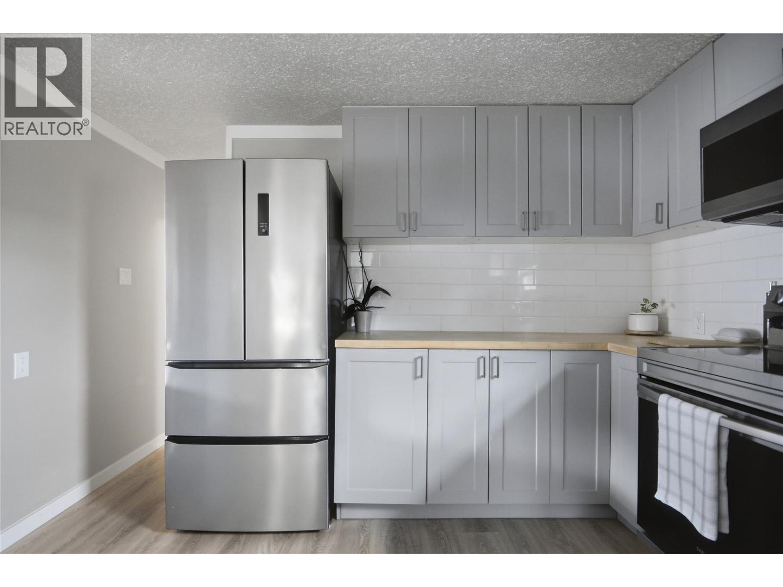 #44E 44 EDWARD Street - 10