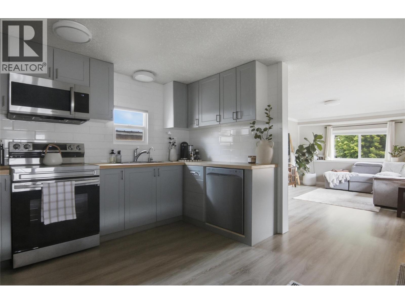 #44E 44 EDWARD Street - 11