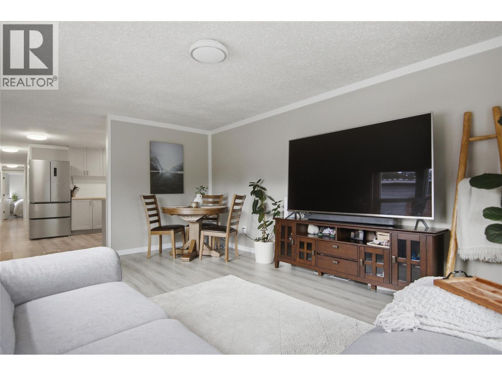 #44E 44 EDWARD Street - Image 6