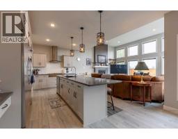 Foyer - 107 Westgate Drive, Coaldale, AB T1M0E1 Photo 8