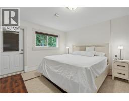 1064 Beverley Pl, Victoria, BC V8S3Z8 Photo 33