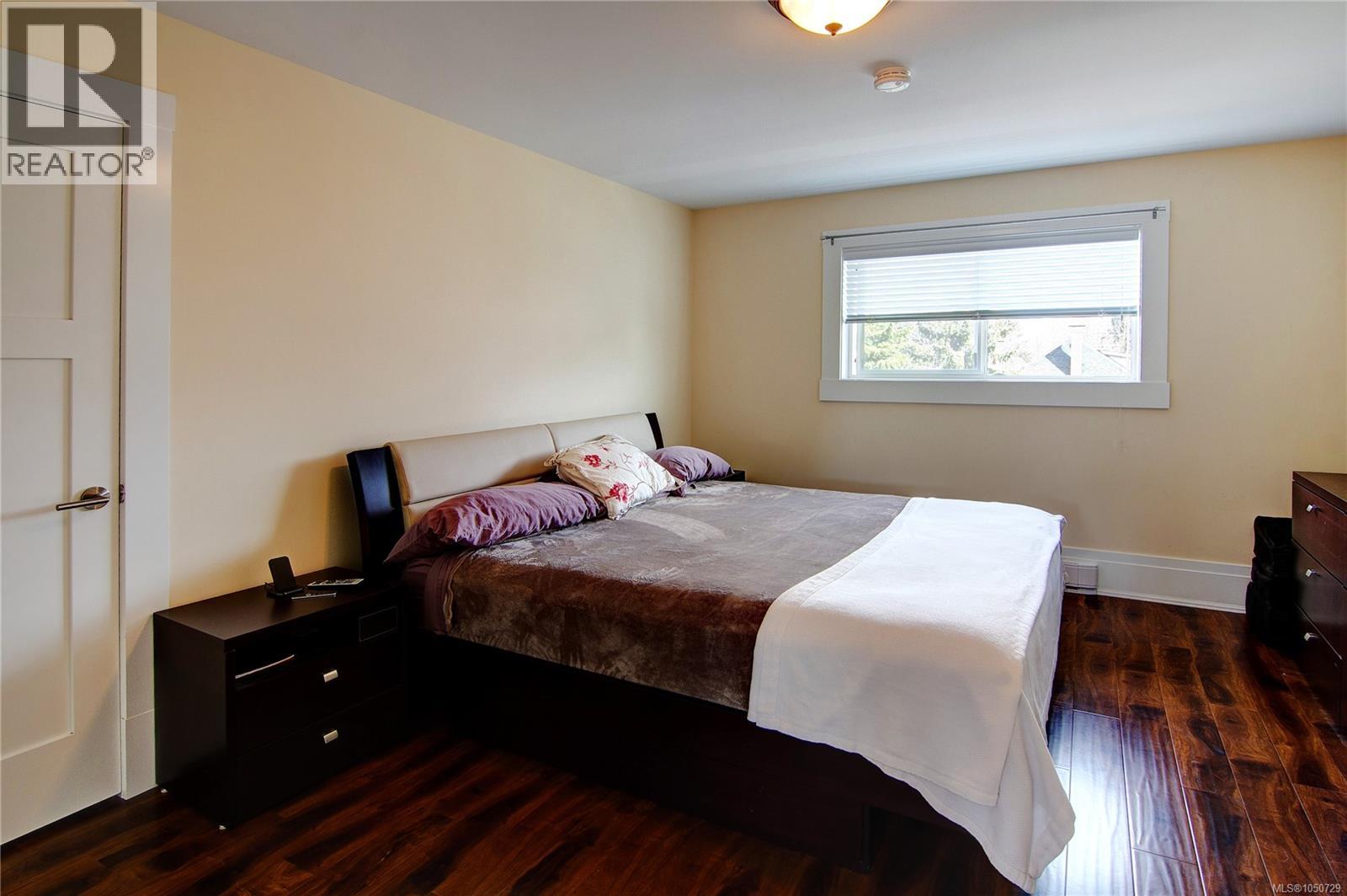 1064 Beverley Pl - 51