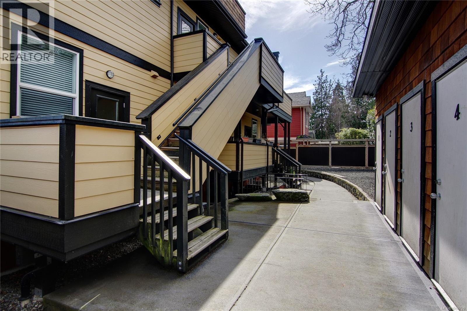 1064 Beverley Pl - Image 44