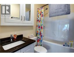 1064 Beverley Pl, Victoria, BC V8S3Z8 Photo 37