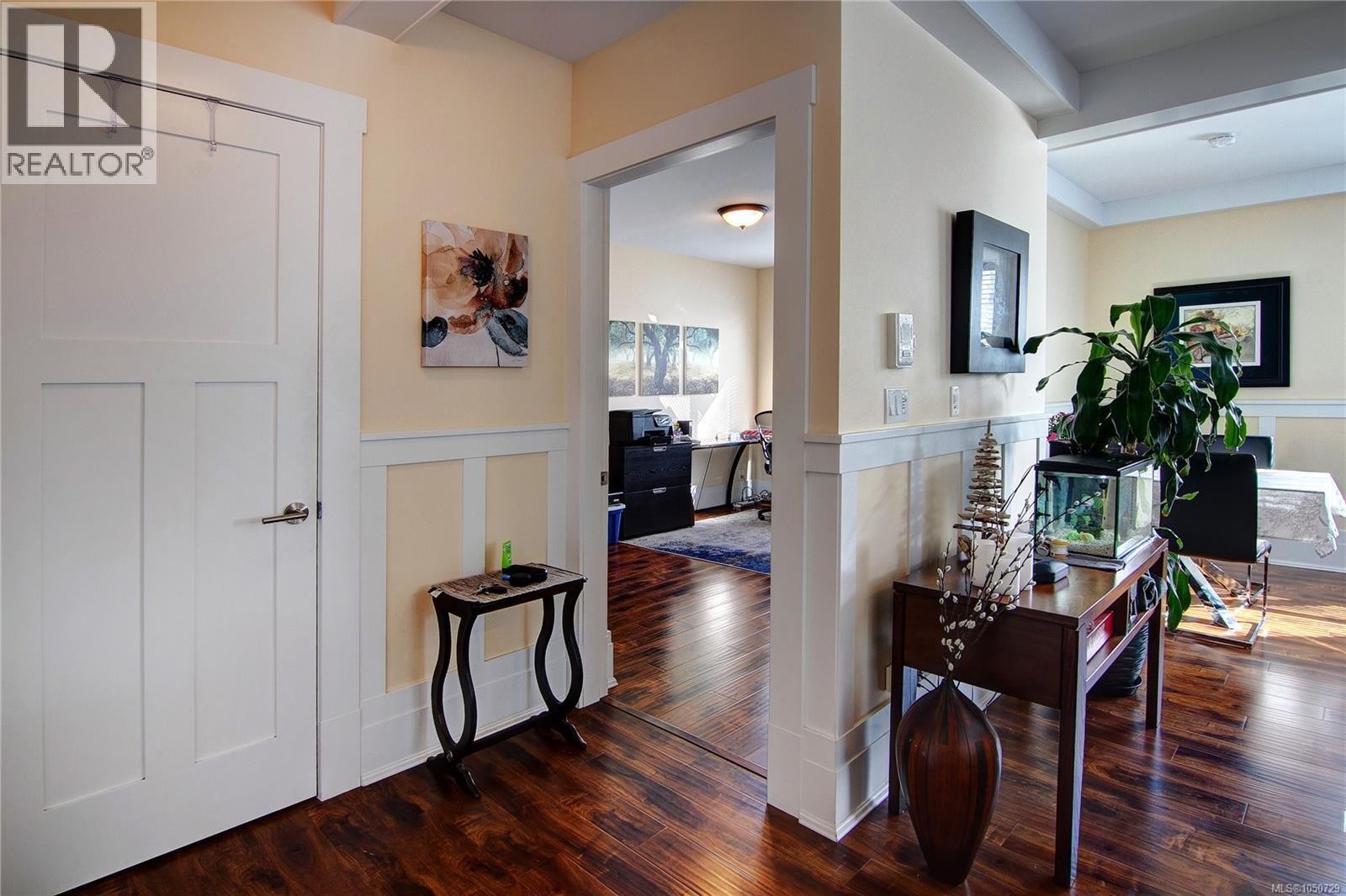 1064 Beverley Pl - Image 49