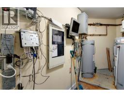 1064 Beverley Pl, Victoria, BC V8S3Z8 Photo 43
