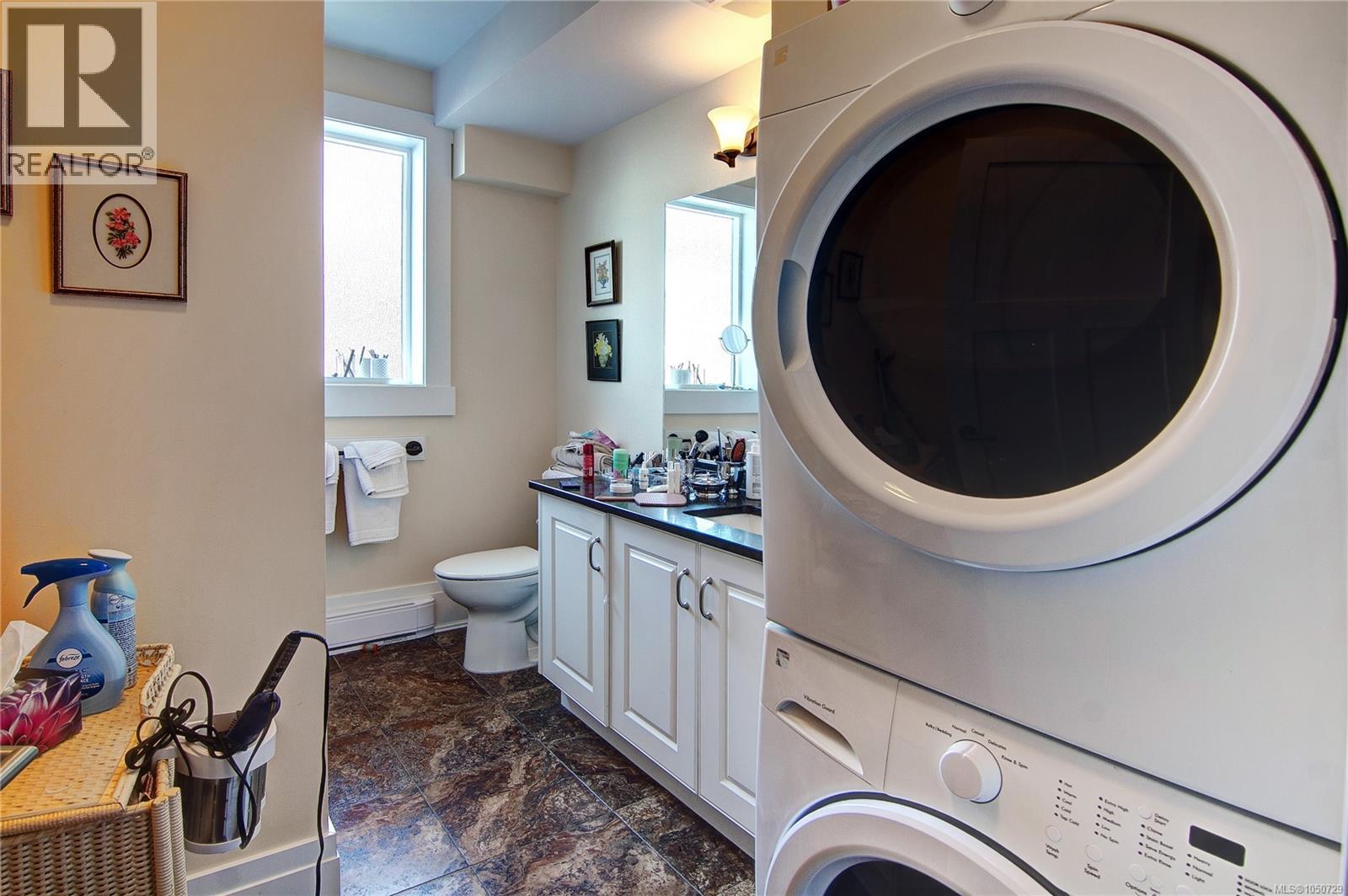 1064 Beverley Pl - 61