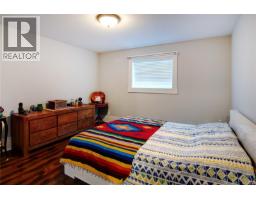 1064 Beverley Pl, Victoria, BC V8S3Z8 Photo 38