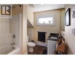 1064 Beverley Pl, Victoria, BC V8S3Z8 Photo 54