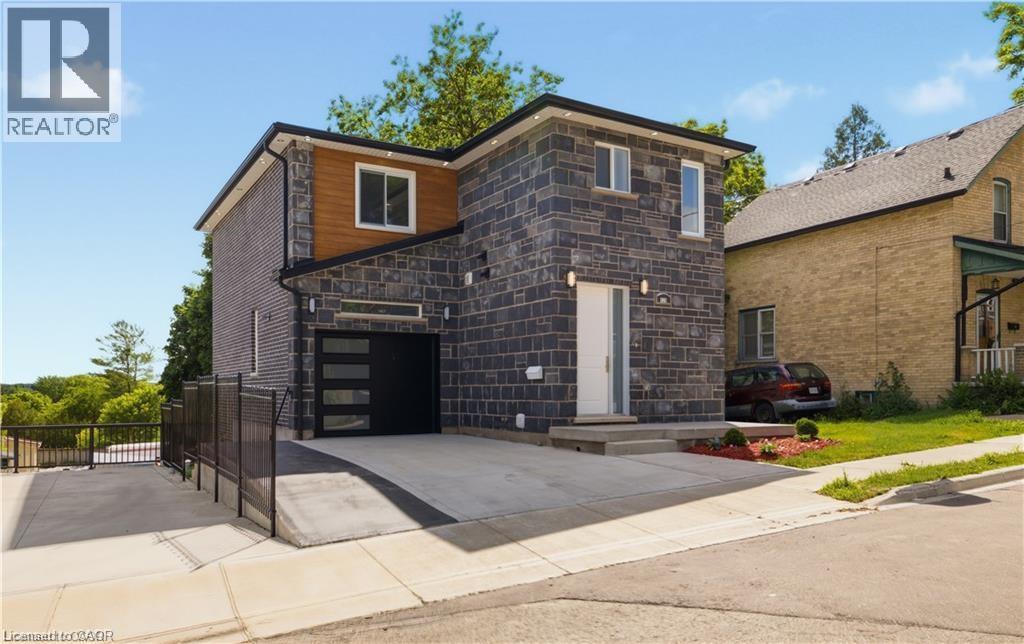 129 ST GEORGE Street — photo 1