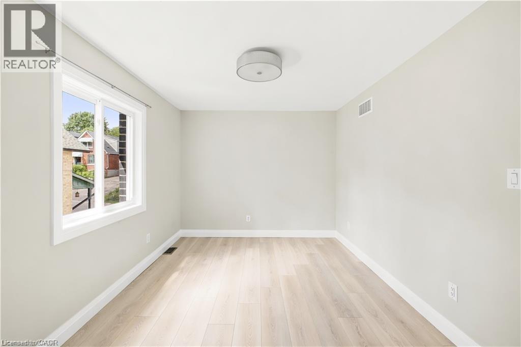 129 St George Street — photo 12