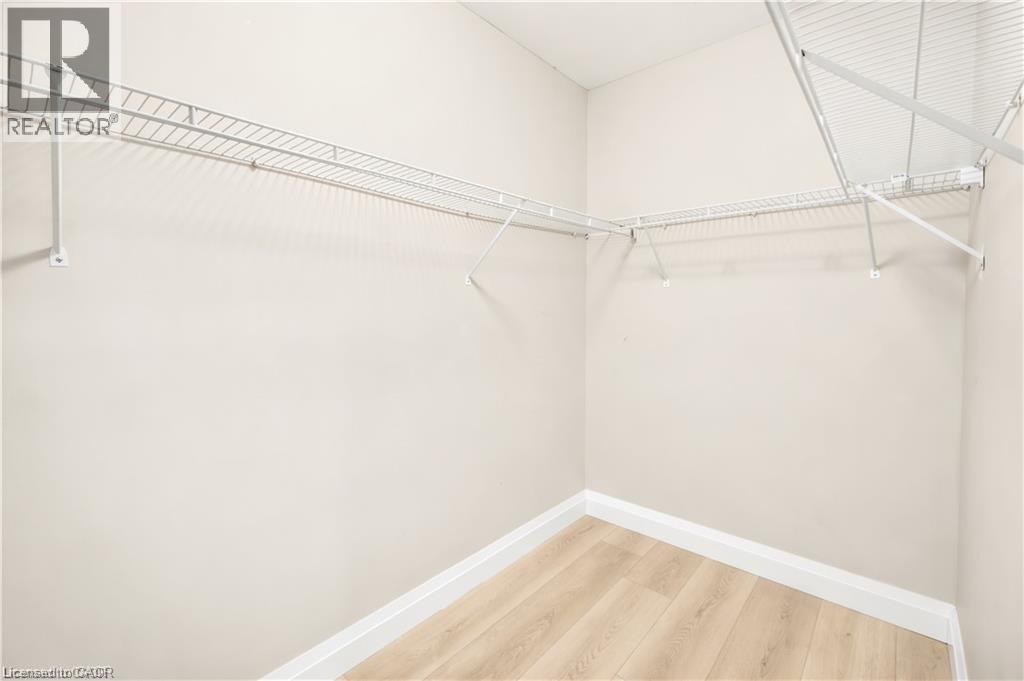 129 St George Street — photo 14