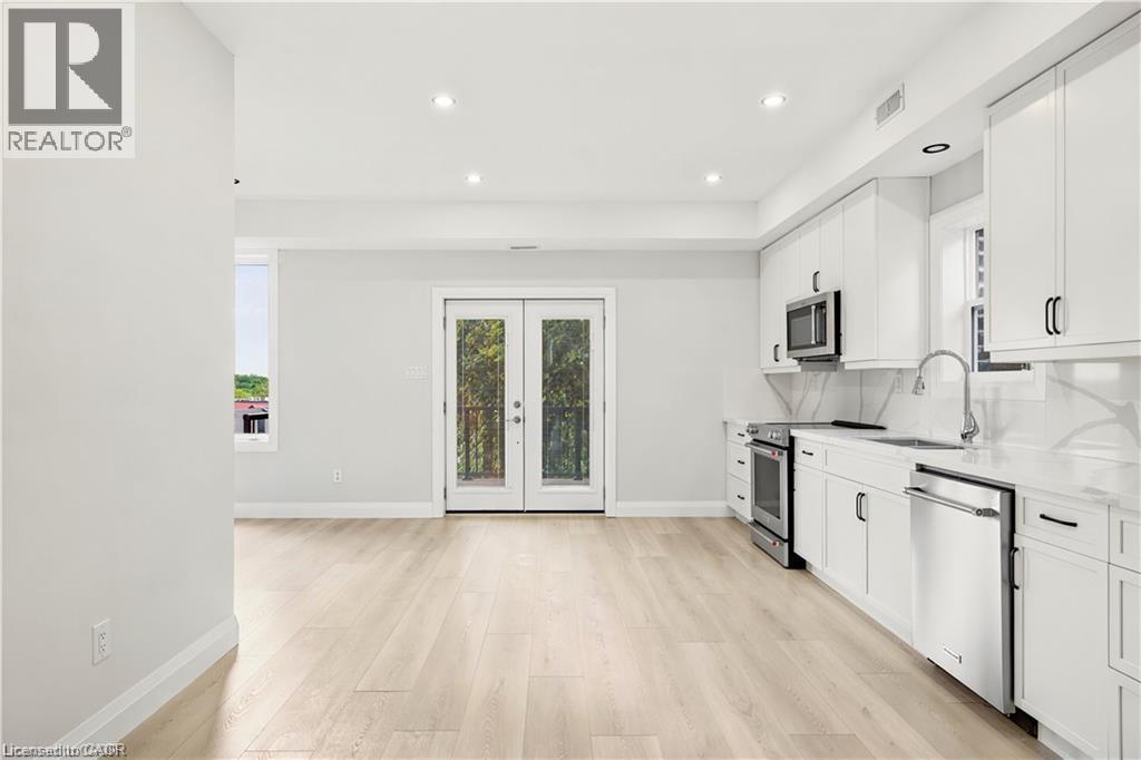 129 St George Street — photo 7