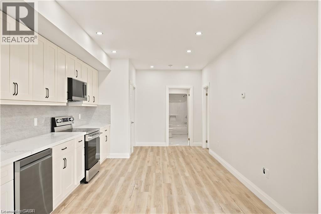 129 St George Street — photo 32