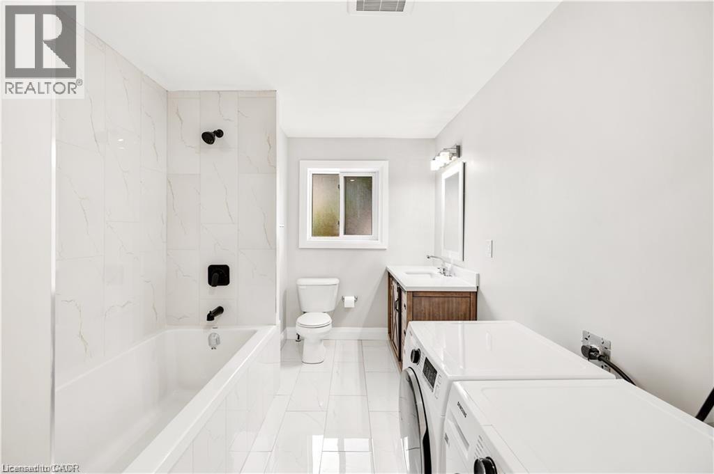 129 St George Street — photo 11