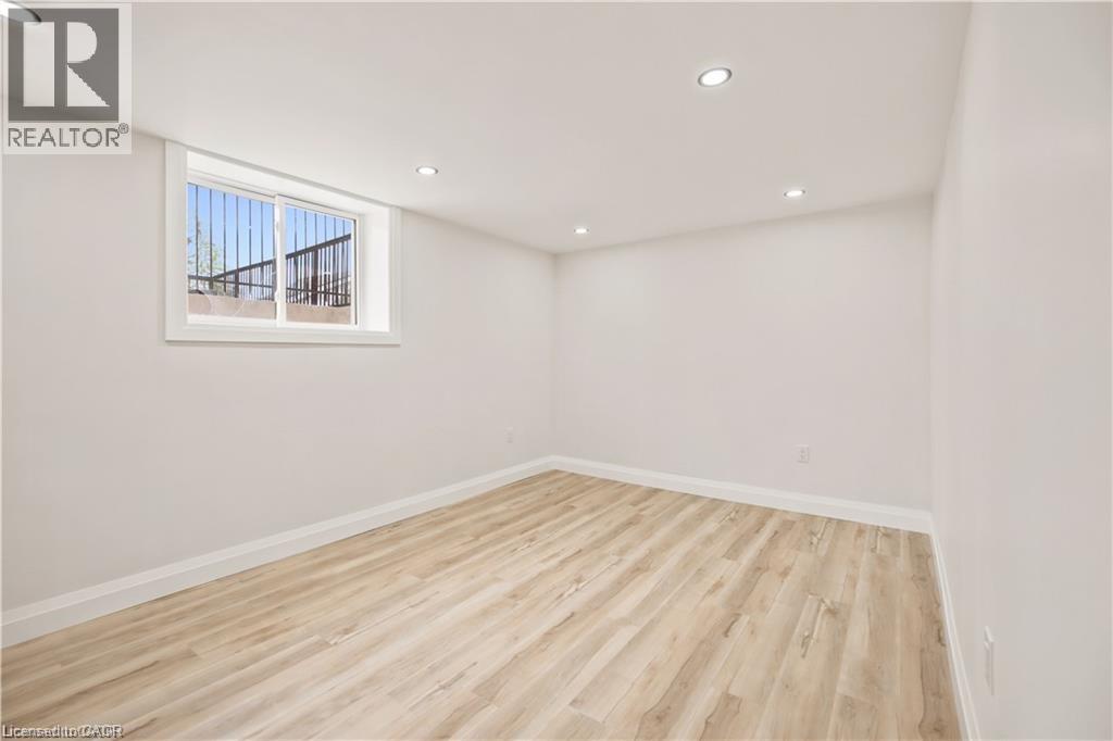 129 St George Street — photo 39