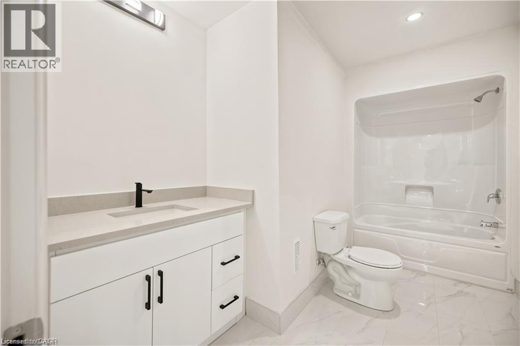 129 St George Street — photo 36
