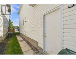1938 La Chapelle Street, Ottawa, ON K1C6A1 Photo 41