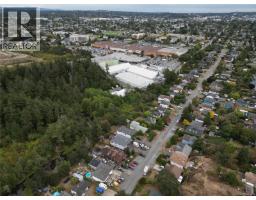 482 Ker Ave, Saanich, BC V9A2B7 Photo 26