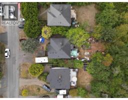 482 Ker Ave, Saanich, BC V9A2B7 Photo 14