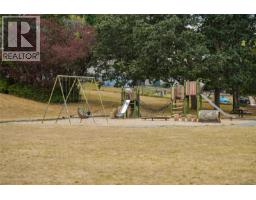 482 Ker Ave, Saanich, BC V9A2B7 Photo 36