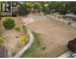 482 Ker Ave, Saanich, BC V9A2B7 Photo 29