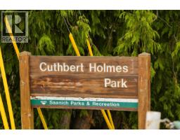 482 Ker Ave, Saanich, BC V9A2B7 Photo 32