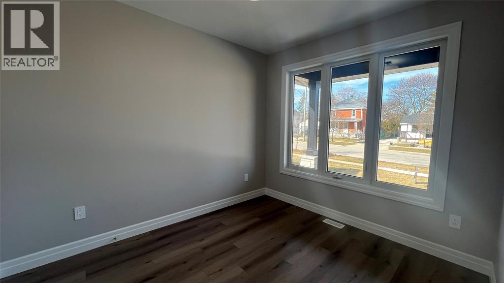 315 Alexandra Avenue — photo 15