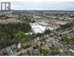 482 Ker Ave, Saanich, BC V9A2B7 Photo 16