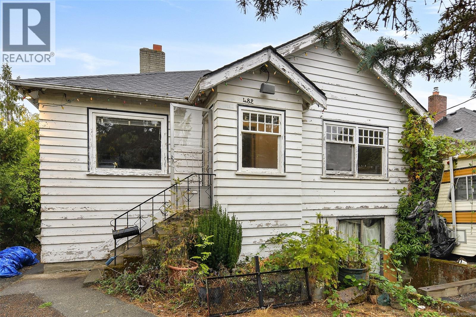 482 Ker Ave, Saanich