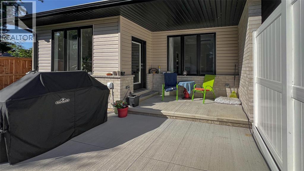 315 Alexandra Avenue — photo 23