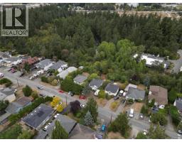 482 Ker Ave, Saanich, BC V9A2B7 Photo 20