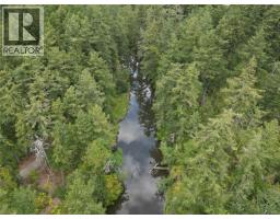 482 Ker Ave, Saanich, BC V9A2B7 Photo 21