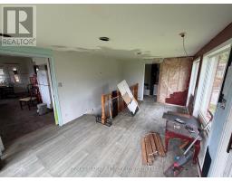 Bedroom 2 - 4445 John Street, Niagara Falls, ON L2E1A4 Photo 6