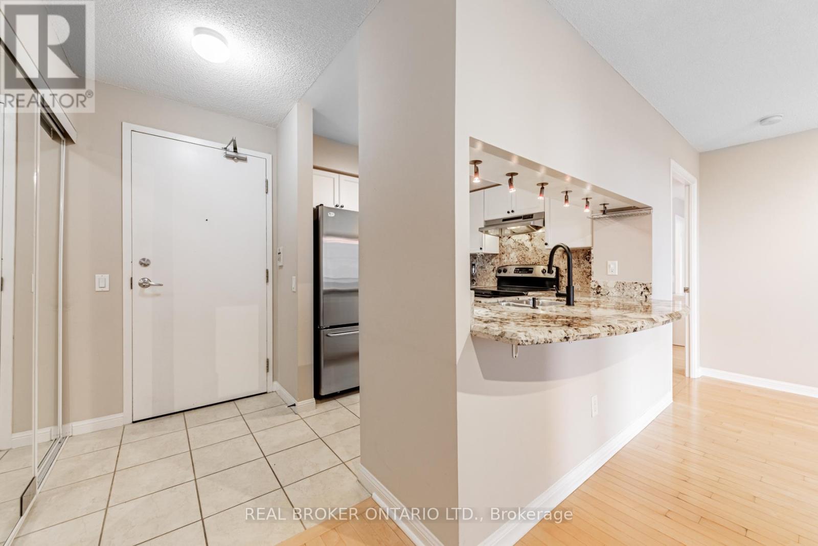 2011 - 153 BEECROFT ROAD, Toronto (Lansing-Westgate) — photo 2