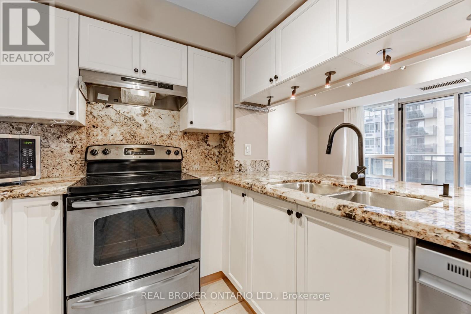 2011 - 153 BEECROFT ROAD, Toronto (Lansing-Westgate) — photo 8
