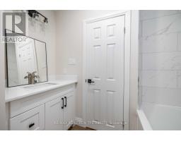 Bathroom - 634 Athol Street E, Oshawa, ON L1H1M3 Photo 6
