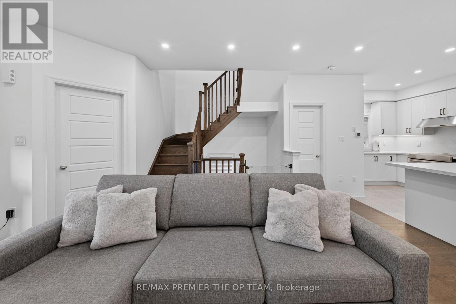 233 VIVANT STREET, Newmarket (Woodland Hill) — photo 8