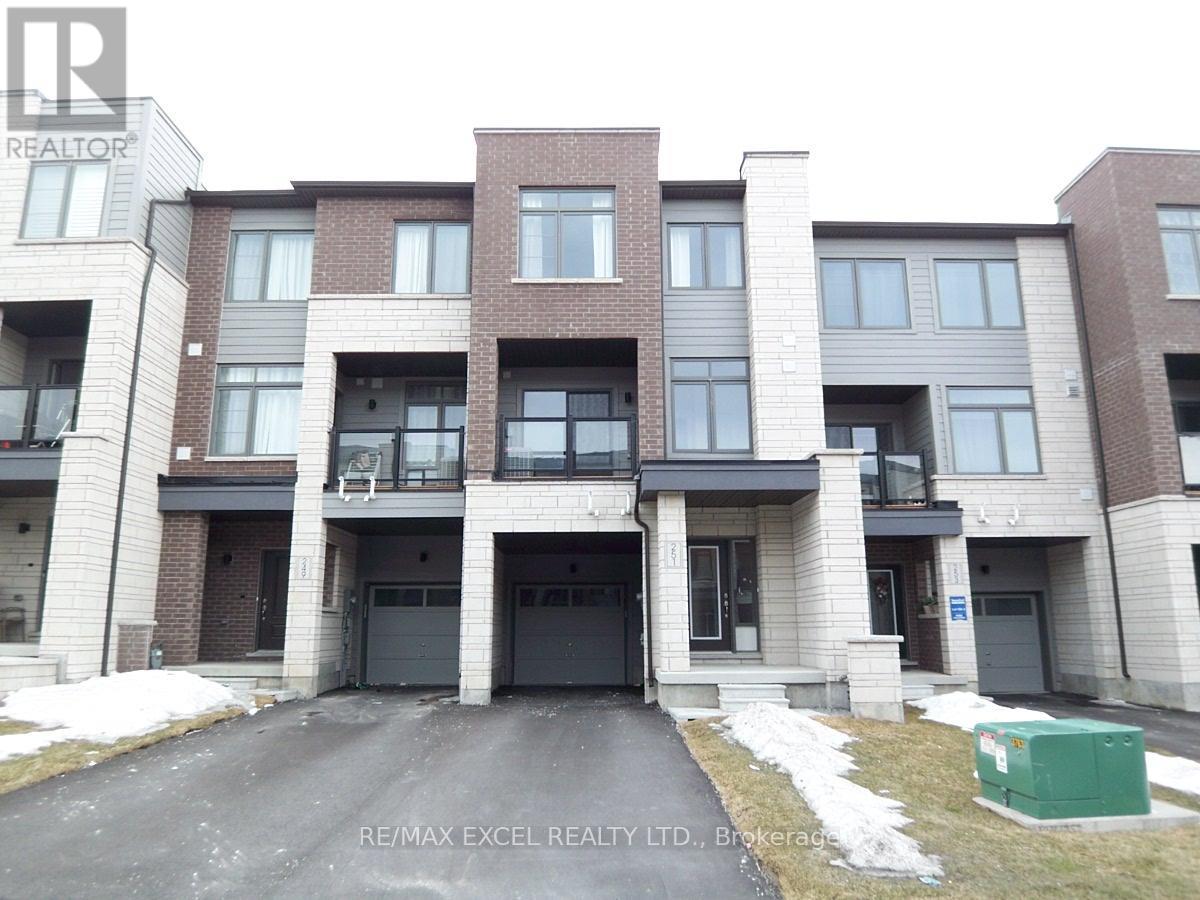 251 VIVANT STREET, Newmarket (Woodland Hill)
