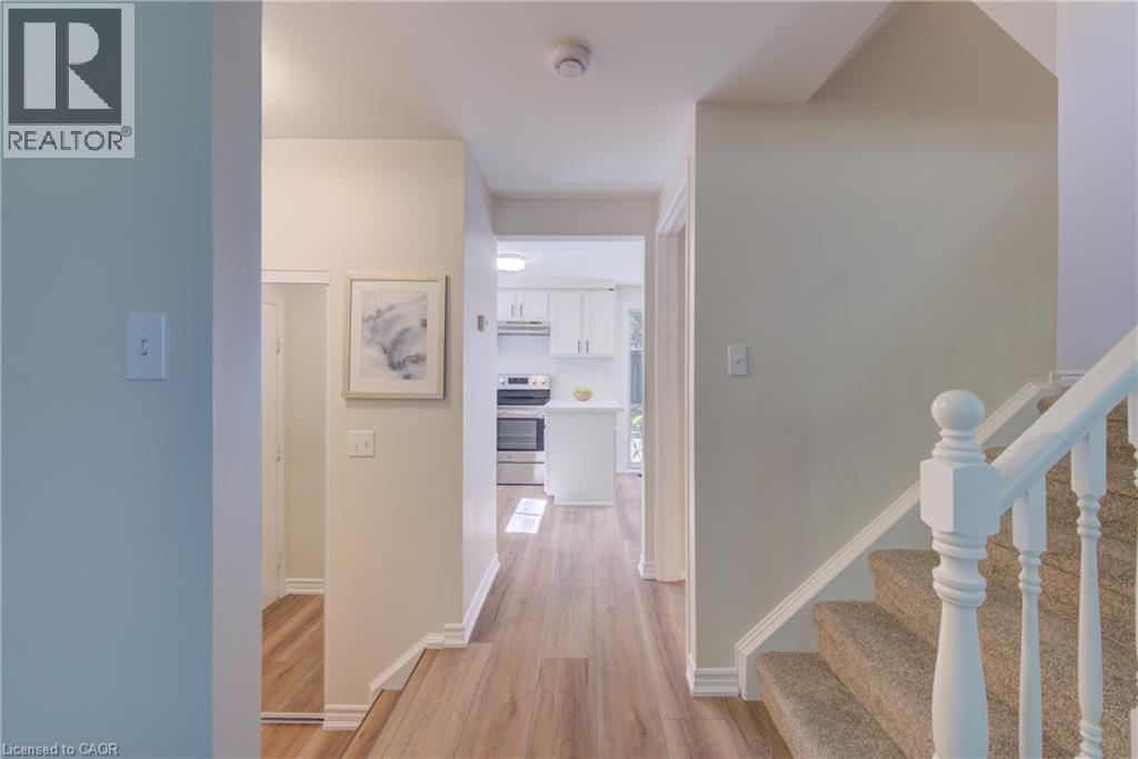 39 CONNELLY Drive, Kitchener — photo 7