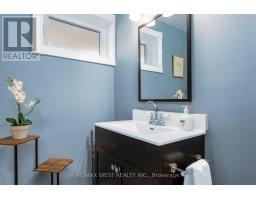 Bathroom - 195 Dunn Avenue, Toronto, ON M6K2S1 Photo 11