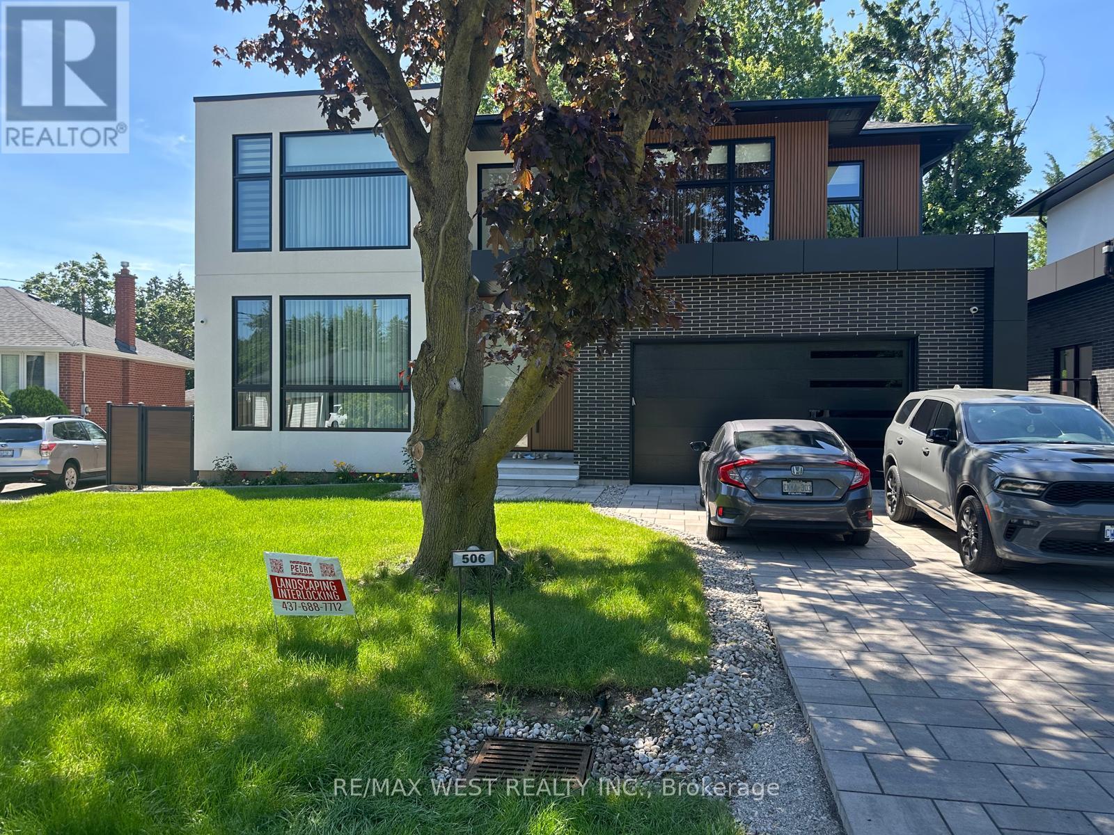 Photo of 506 Wellington Crescent