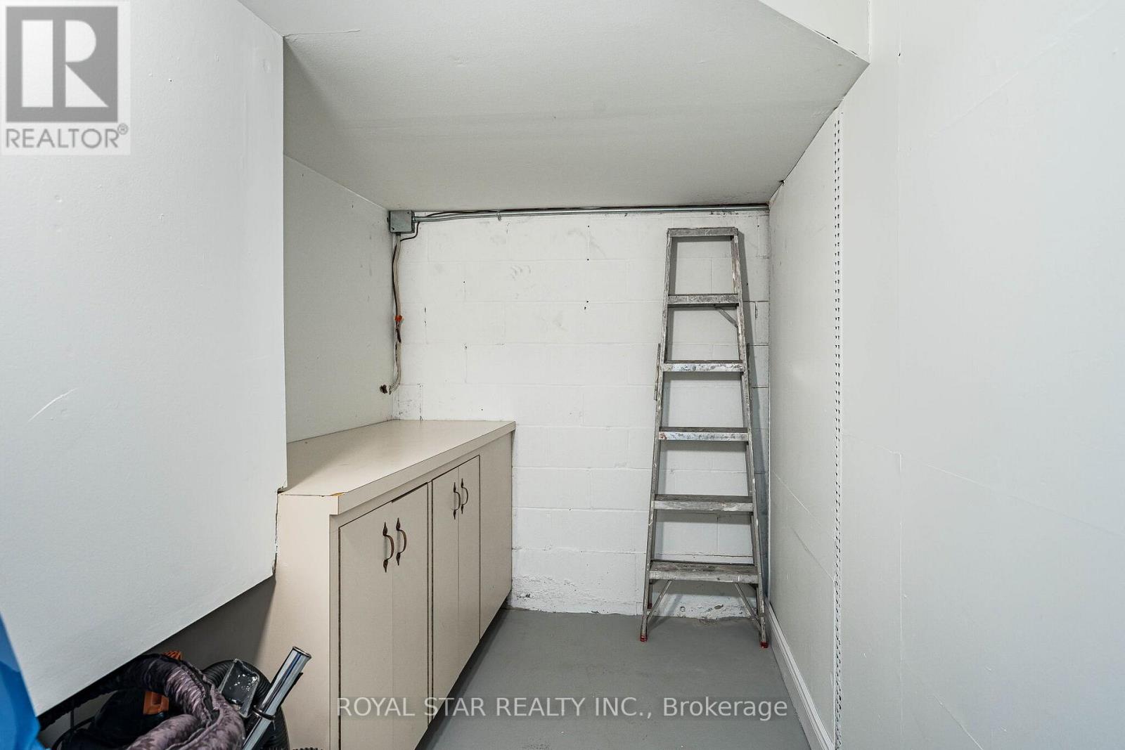 122 SAWMILL ROAD - 38