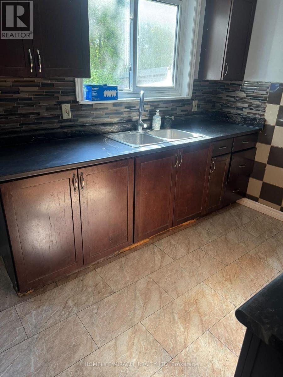 123 MOOREGATE CRESCENT, Kitchener — photo 12