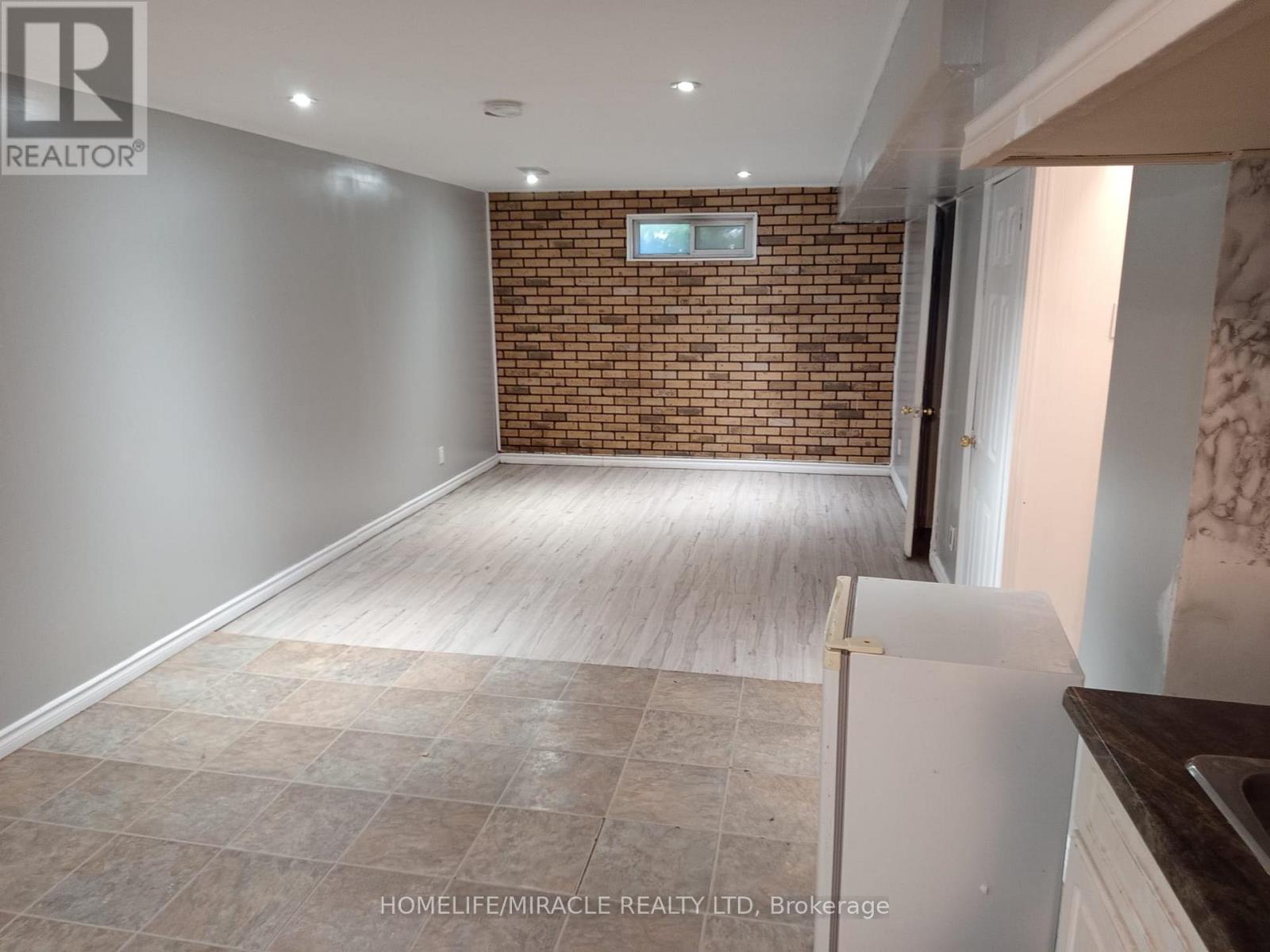 123 MOOREGATE CRESCENT, Kitchener — photo 8