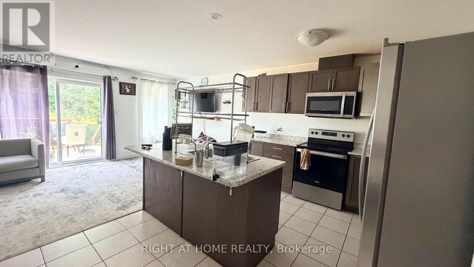 71 WOODEDGE CIRCLE — photo 2