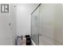Kitchen - 384 Arrowstone Drive, Kamloops, BC V2C1R1 Photo 13