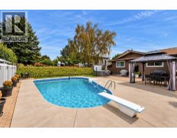 384 Arrowstone Drive, Kamloops, BC V2C1R1 Photo 30